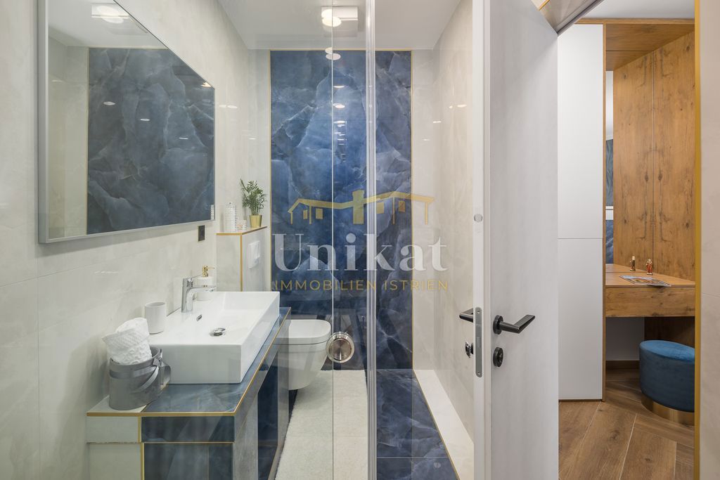 Nova moderna vila samo 400 metrov od morja